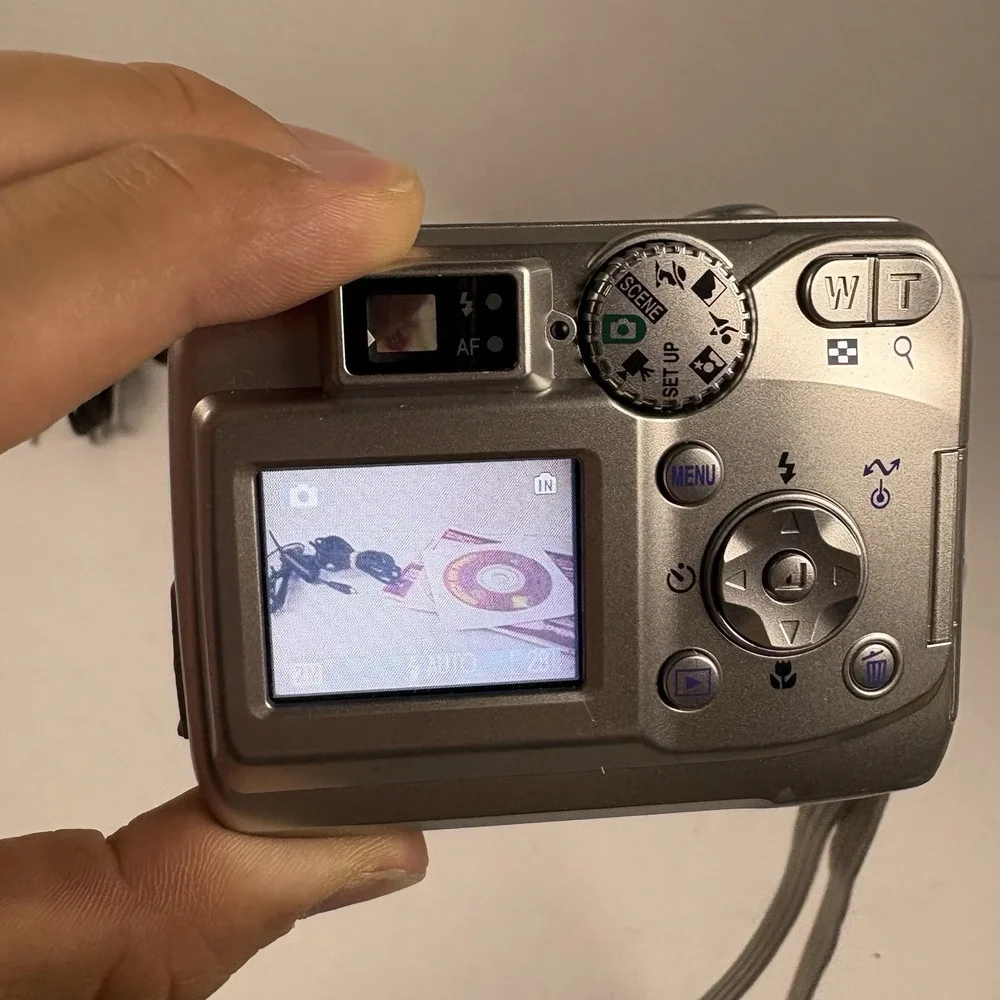 Nikon CoolPix E2200 3.2MP Compact Digital Camera Zoom Silver Works! Retro Vtg